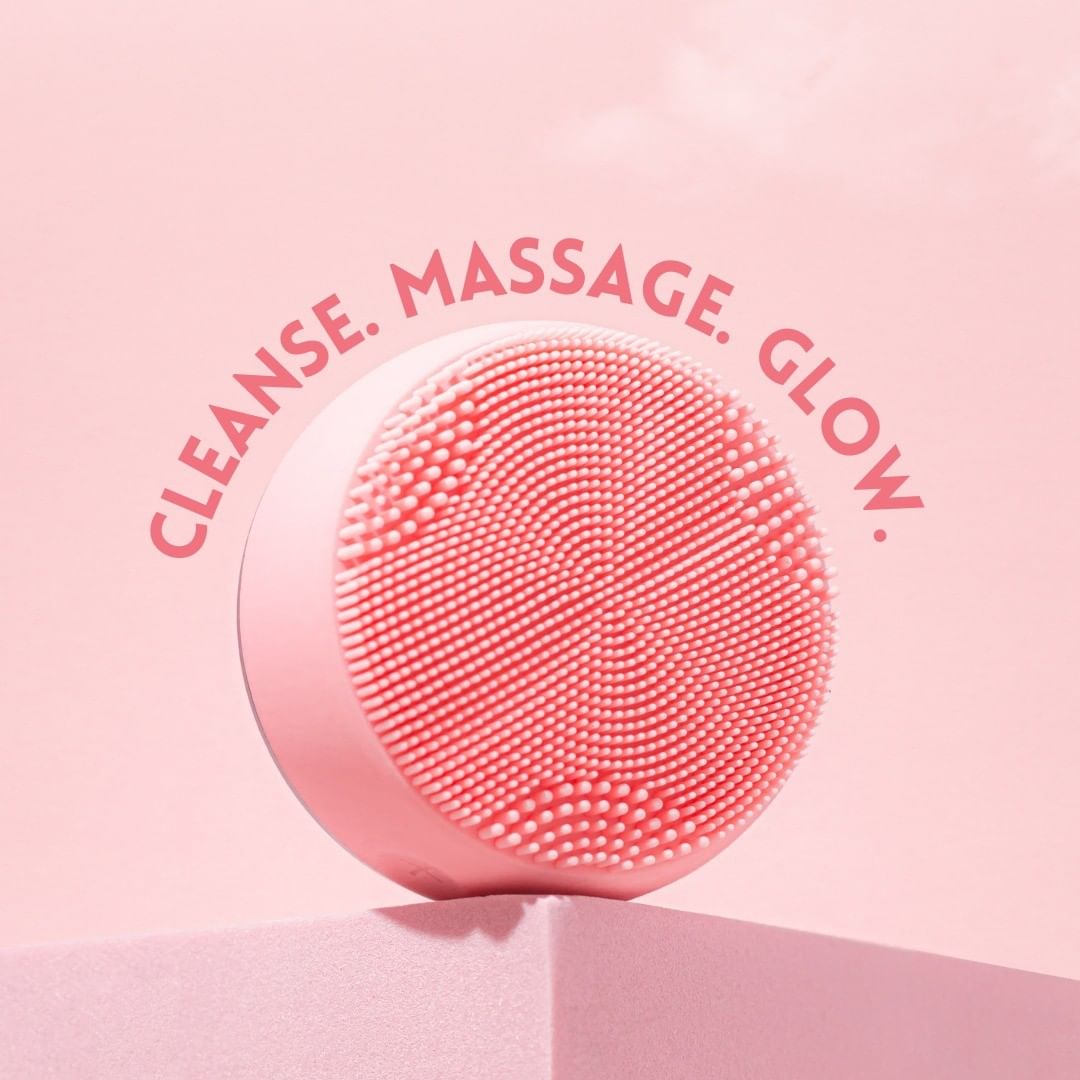 Glo Cleansing Brush With LED Light Therapy